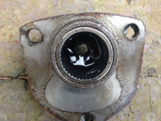 steering box lid with old bearing still in place