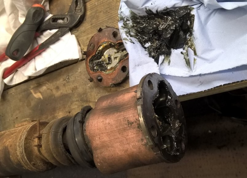 Trunnion stripdown.jpg