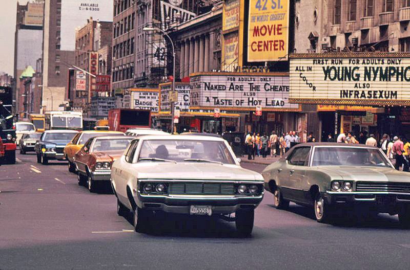 1973 NYC 42nd St between 7th Everett.jpg