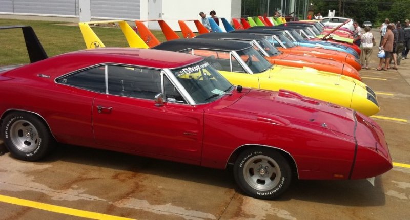 Dodge-Charger-Daytona-Plymouth-Superbirds-at-Summit-Racing.jpg