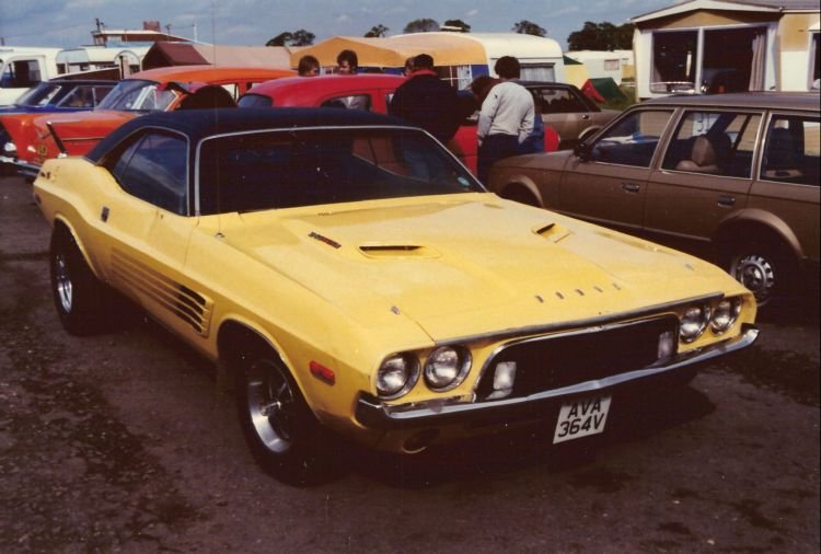 Challenger AVA364V.jpg
