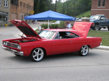 db_Steve_Hoop_owns_one_super_nice_Road_Runner.jpg