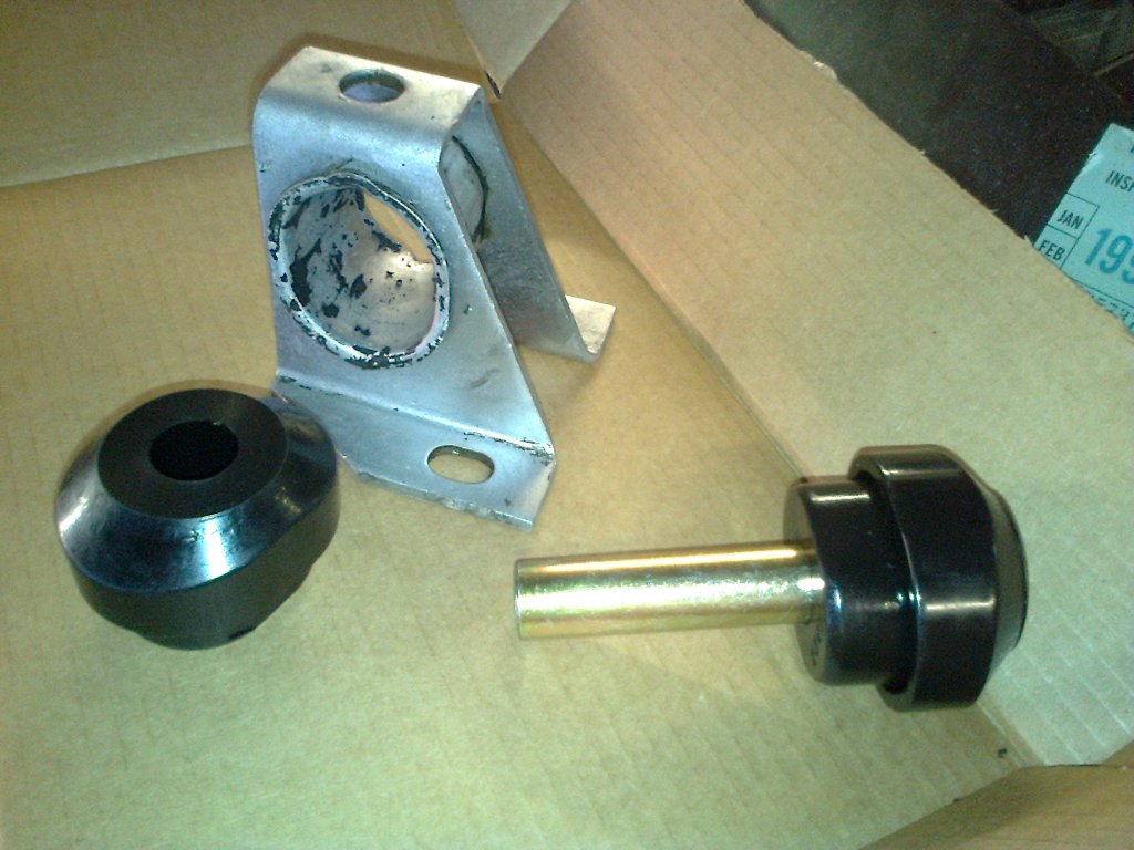 Trans mount and poly insert 01.jpg