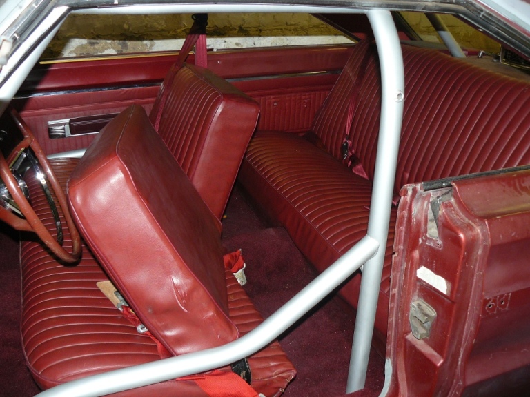 Seats and belts 02.JPG
