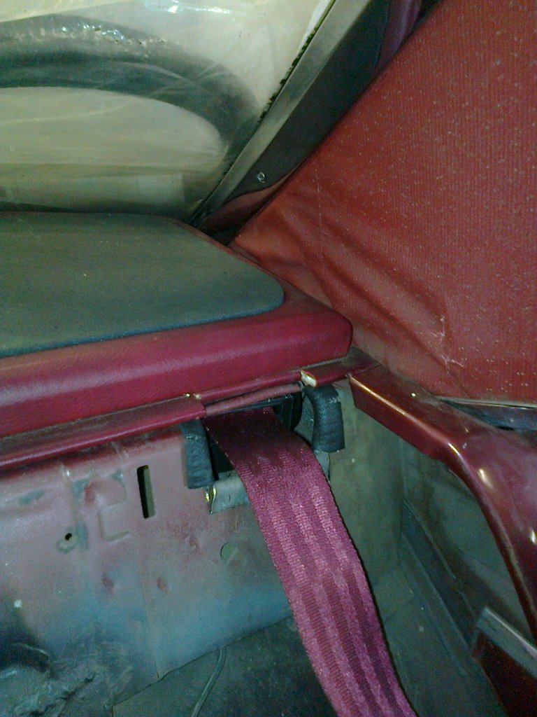 Rear seatbelt fitting 01.jpg