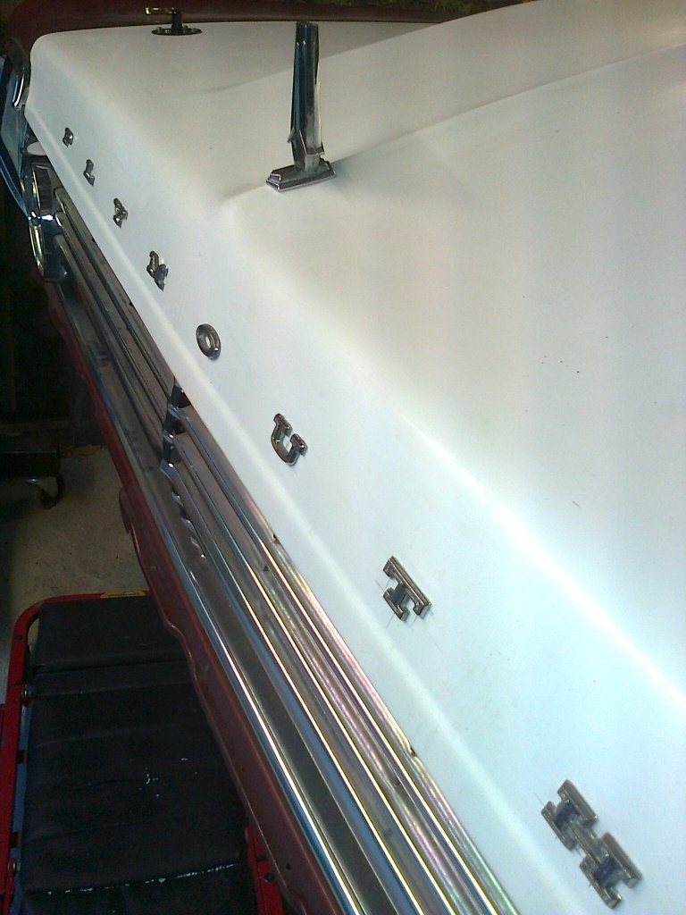 Hood. Fitting badges 2.jpg