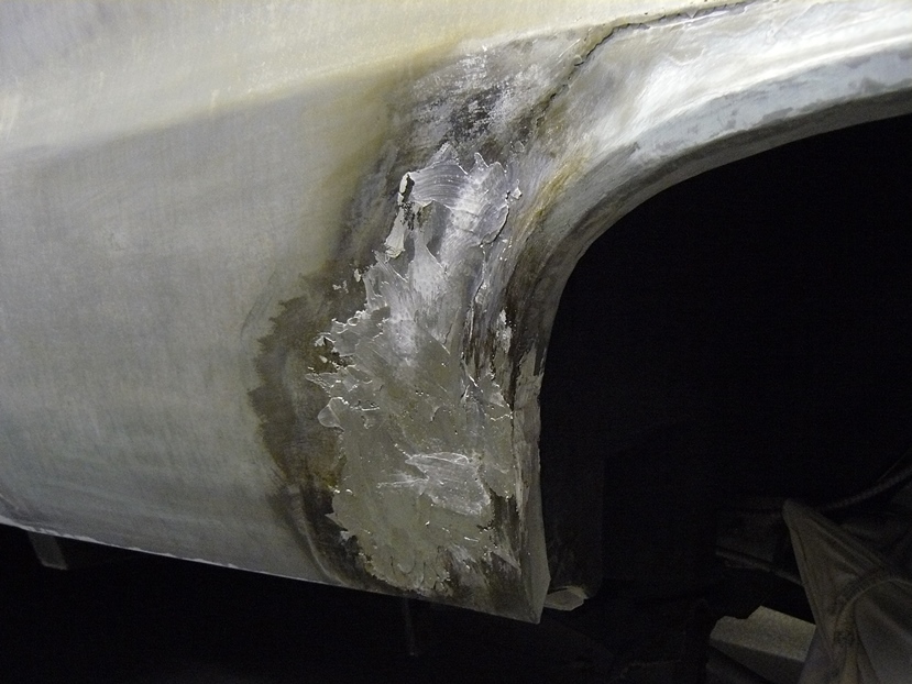 Wheel arch. 1st bit of lead.jpg