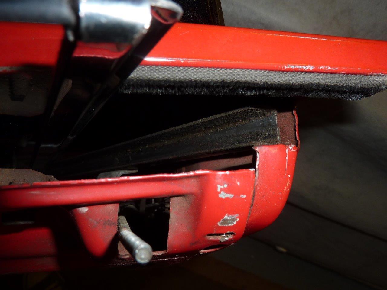 Run channel - door glass 2.jpg